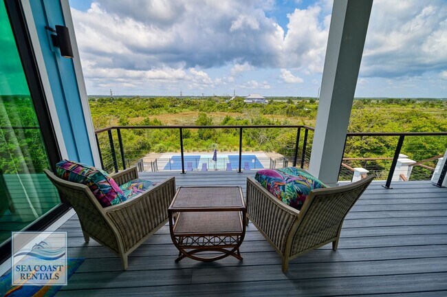 Building Photo - OFF-SEASON MONTHLY RENTAL - IT'S A BIG DILL!!