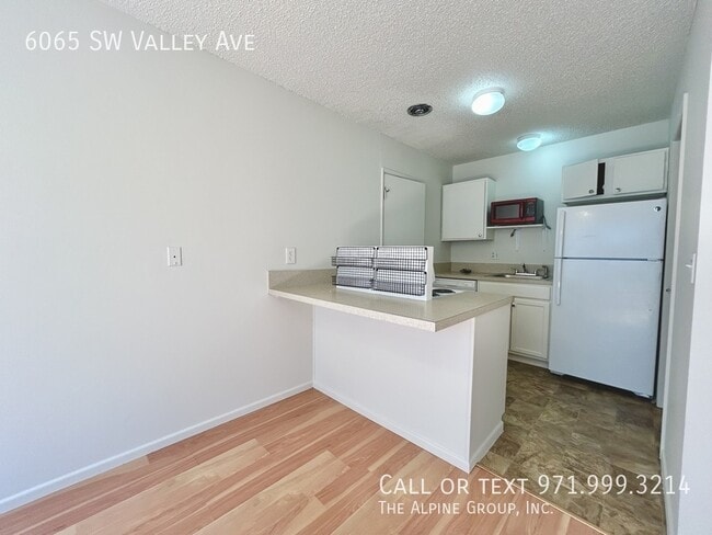 Building Photo - 6065 SW Valley Ave