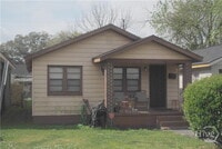 Building Photo - 711 W 46th St