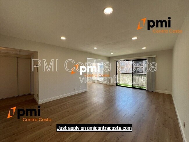 Building Photo - 320 N Civic Dr