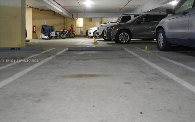 Building Photo - 848 Brickell Key Dr