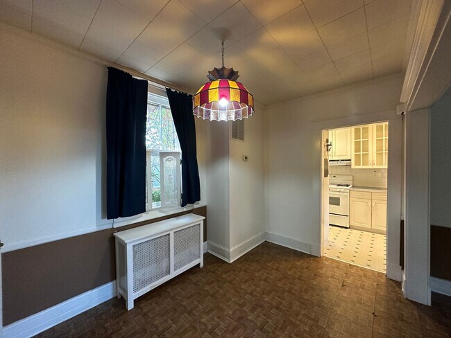 Building Photo - Charming 3 Bedroom/1.5 Bathroom Home in Ha...