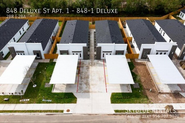 Building Photo - 848 Deluxe St