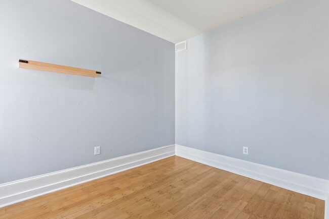 Building Photo - 933 N 30th St