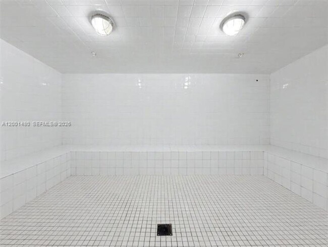 Building Photo - 2950 NE 188th St