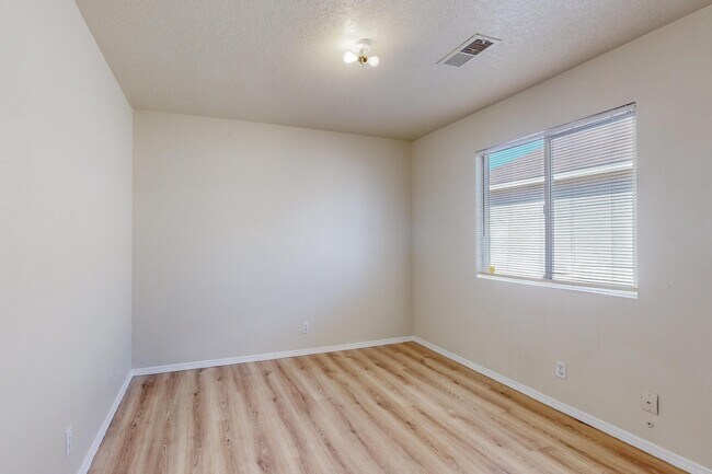 Building Photo - 3473 Martin Meadows Dr NE