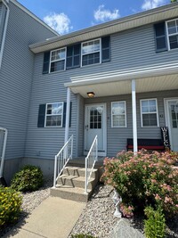 Building Photo - 41 Waters Edge Dr