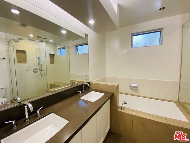 Building Photo - 3392 McLaughlin Ave