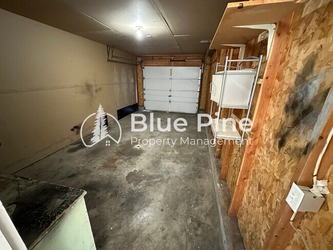 Building Photo - 2102 Stace St