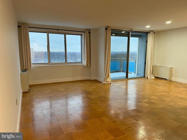 Building Photo - 10201 Grosvenor Pl