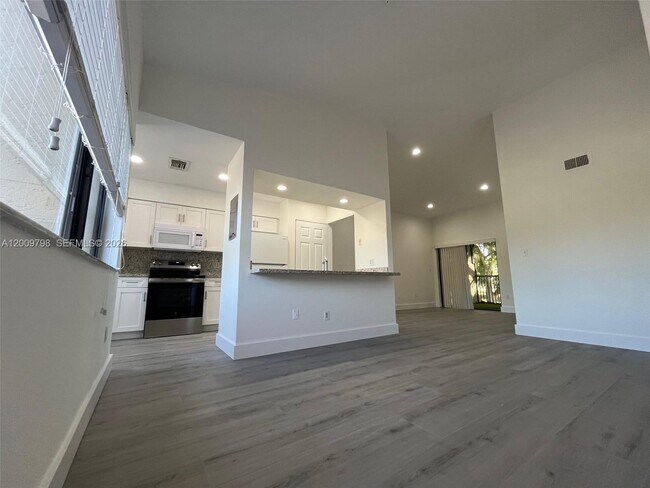Building Photo - 9795 SW 138th Ave