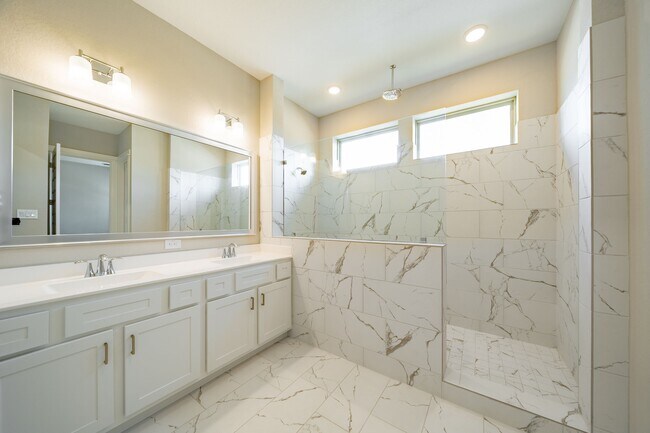 Building Photo - 10916 Brambling Wood Dr