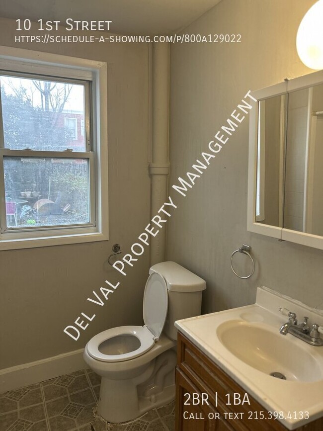 Building Photo - Spacious 2-Bedroom 1st-Floor Apartment for...