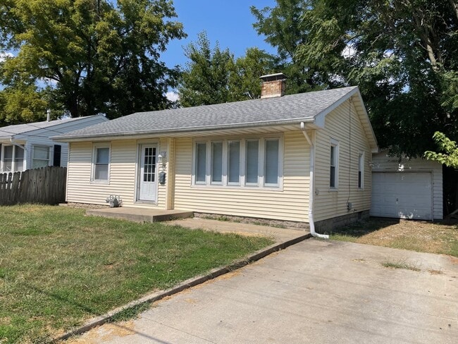 Primary Photo - 1238 E Bon Air Ct