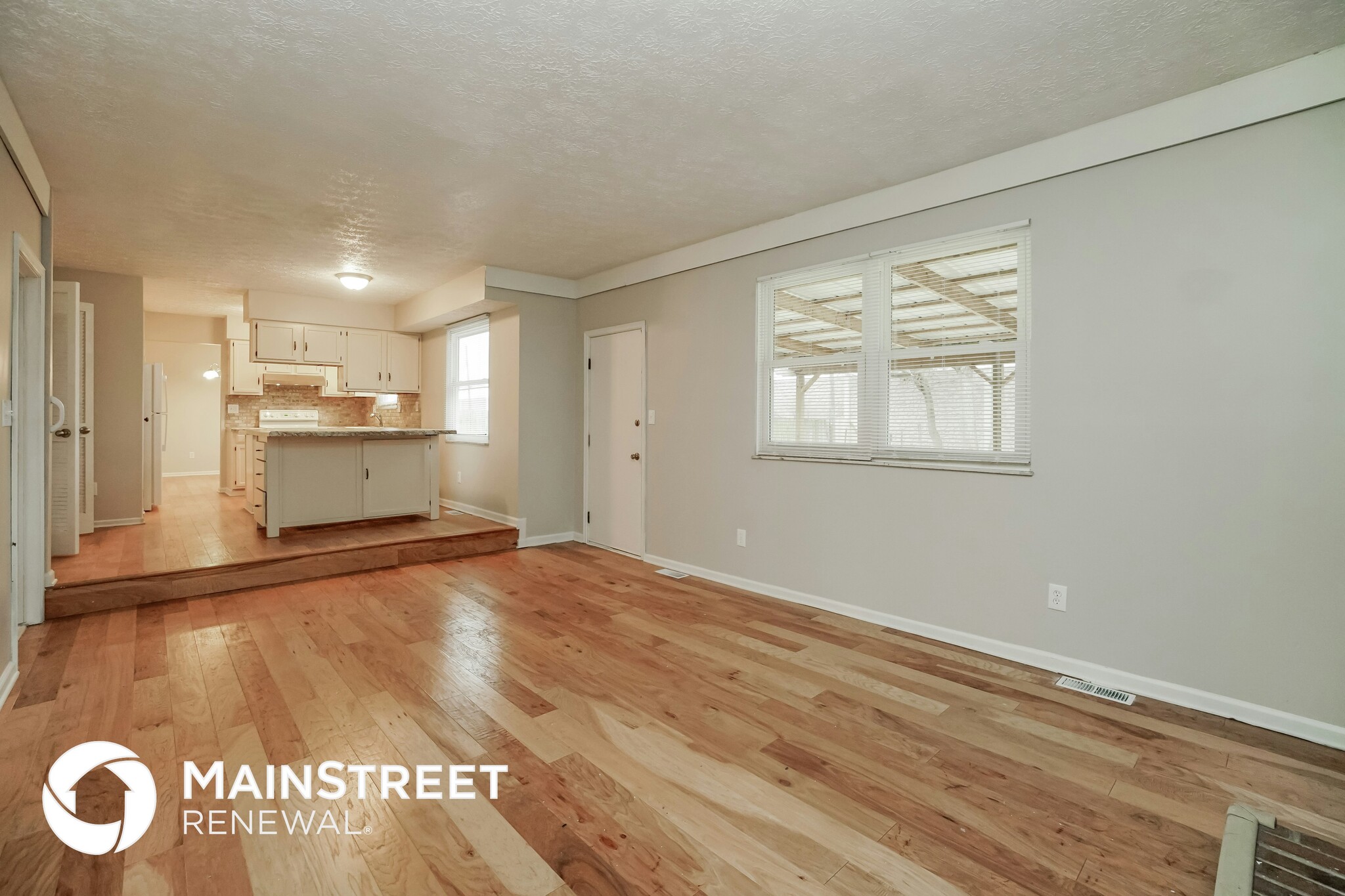 Building Photo - 2695 Kenview Rd S