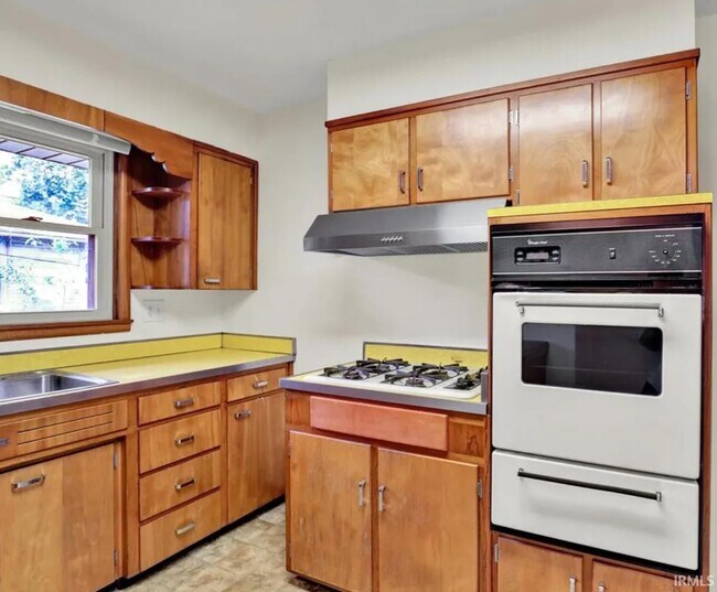 Building Photo - 905 S Henderson St