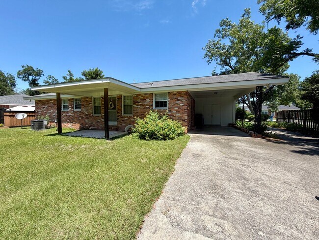 Building Photo - 2 Bed/1 Bath House