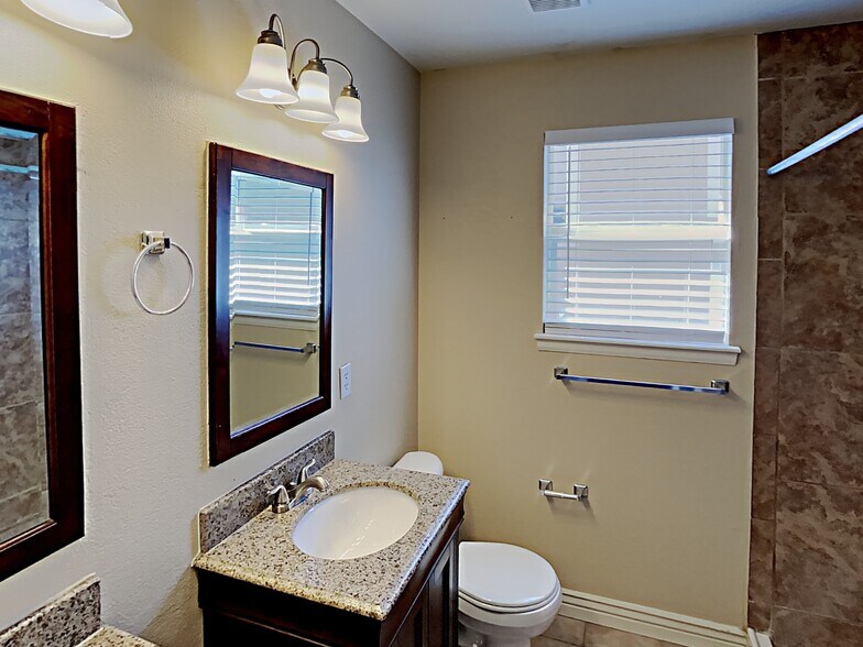 Building Photo - 10379 Ravenswood Way