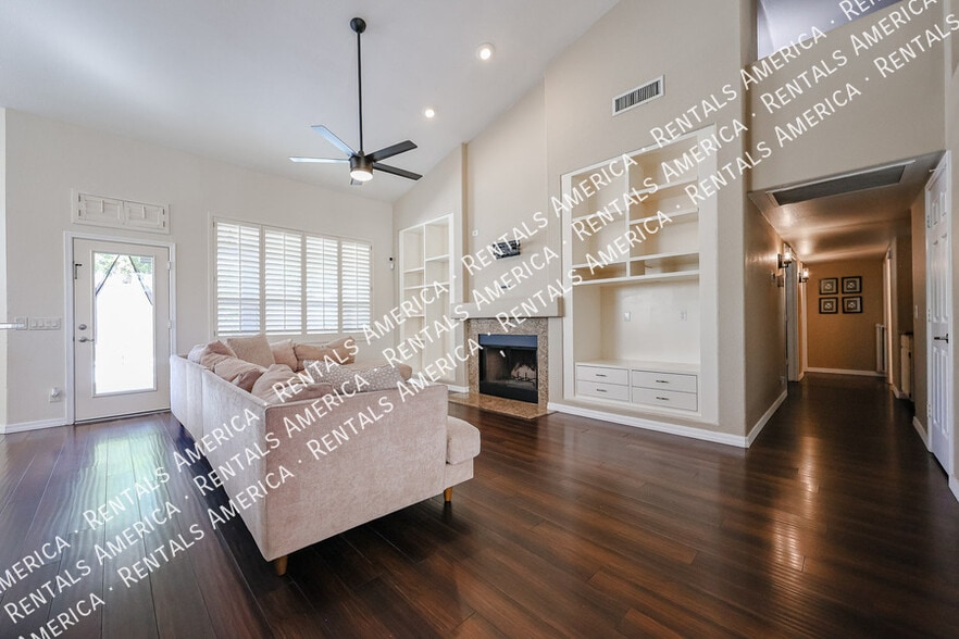 Building Photo - 6126 E Juniper Ave