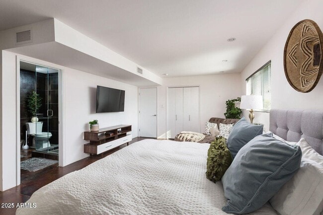 Building Photo - 5002 N 38th Pl