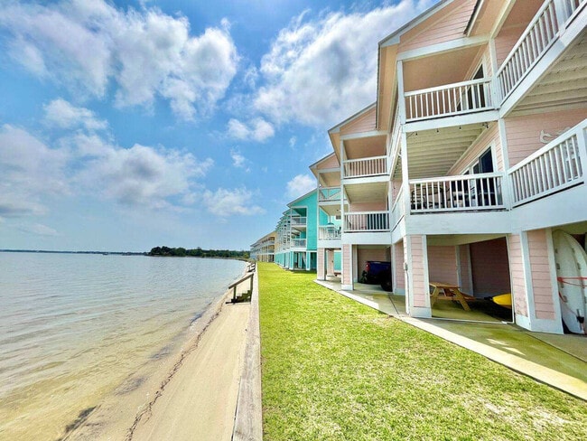 Building Photo - 15946 Innerarity Point Rd