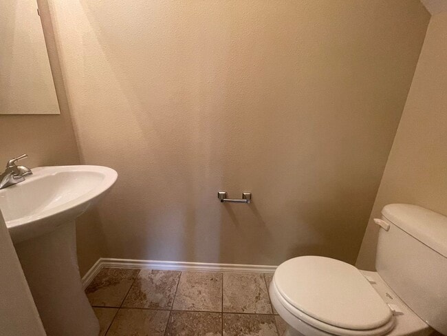 Building Photo - 3BR/2.5BA Townhome | 18' Ceilings | Granite | Garage | Lawn Care Incl | Benbrook TX 76116