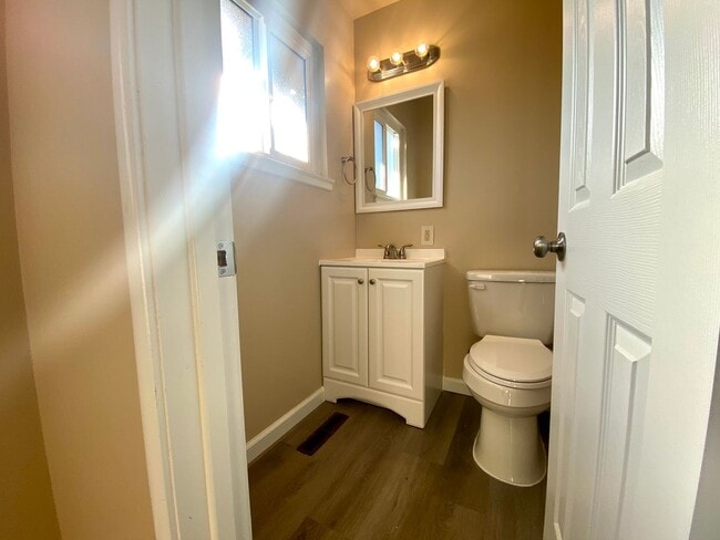 Building Photo - $1,895 Peach & Mckinley, 3 Bedroom - E. Ho...