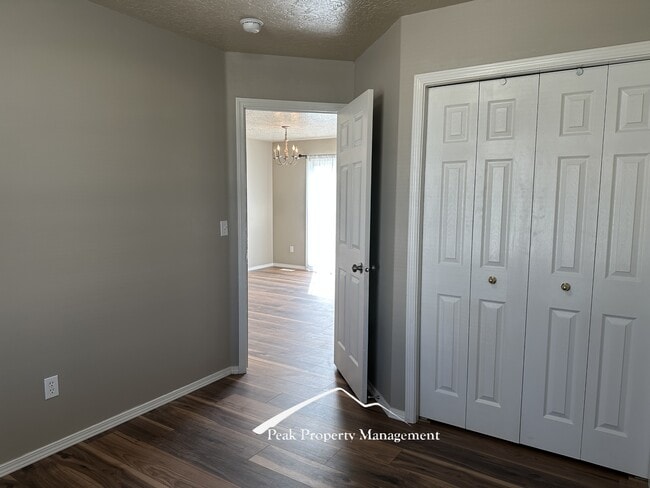 Building Photo - 2524 Colfax Dr