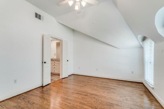 Building Photo - Easy walking distance to SMU campus!