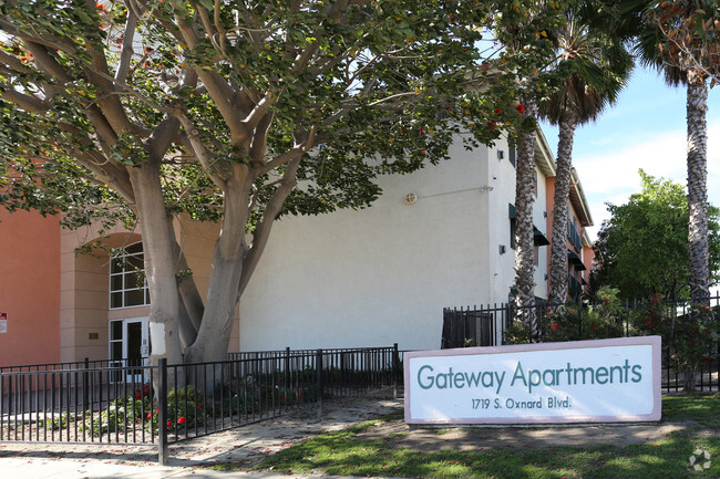 Building Photo - Gateway Plaza Apartments