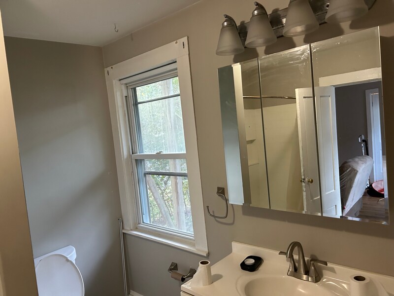 Building Photo - 28 1/2 Grove St