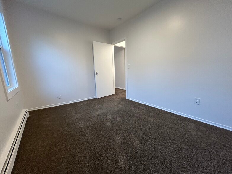 Building Photo - 12 Everett St