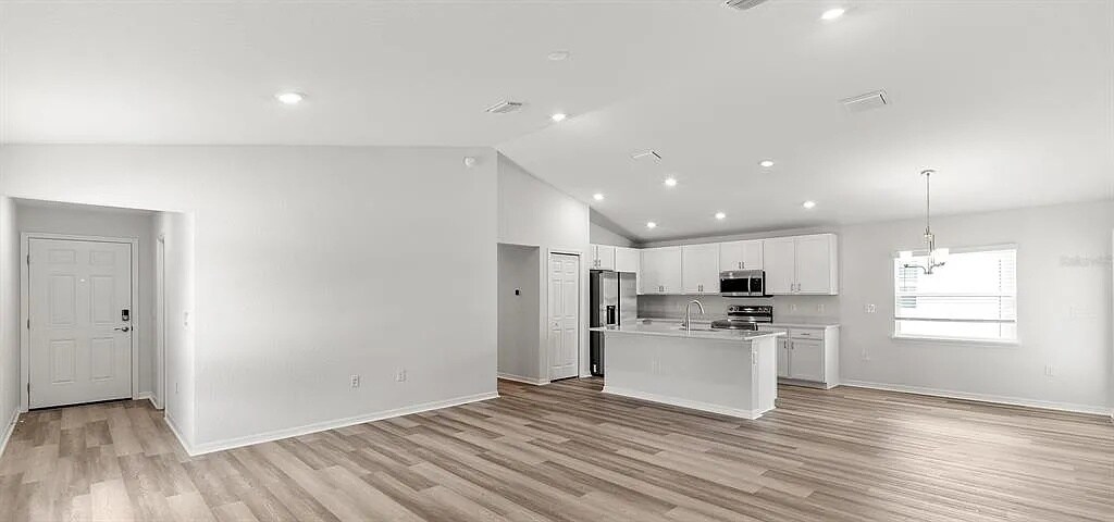 High ceilings - 7675 SE 114th St