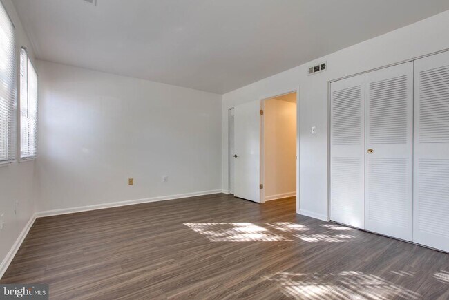 Building Photo - 822 Quince Orchard Blvd