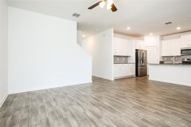 Building Photo - 6433 Sprucepine Ln