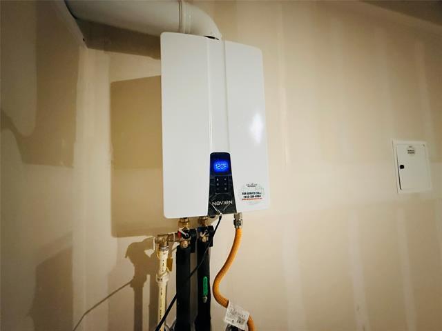 Building Photo - 12443 Lost Rock Dr