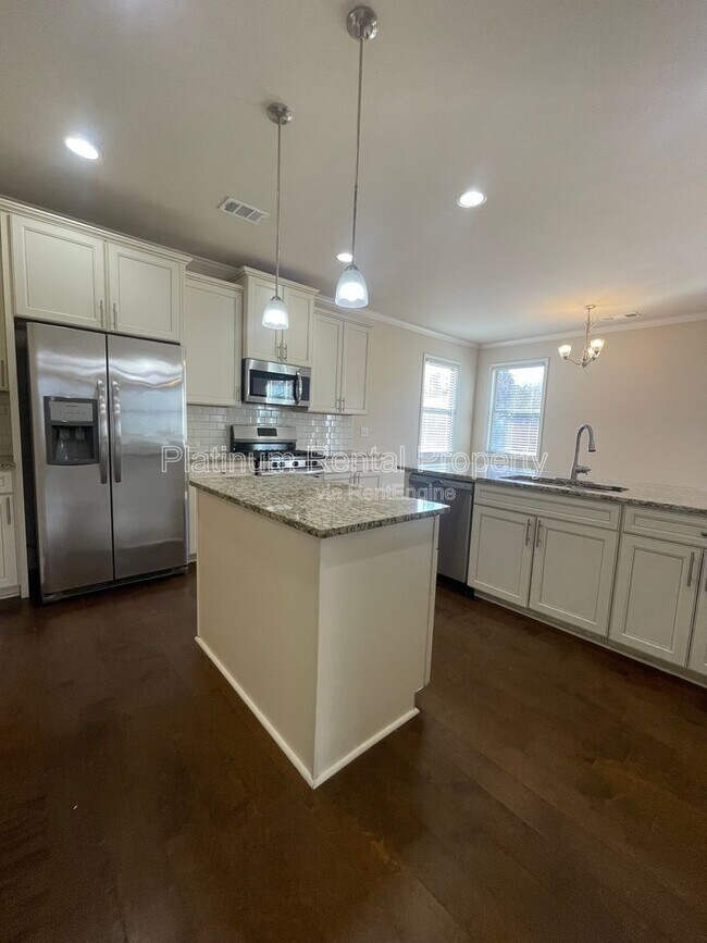 Building Photo - 4425 Huron Dr