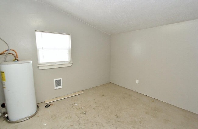 Building Photo - 146 Neilson Ln