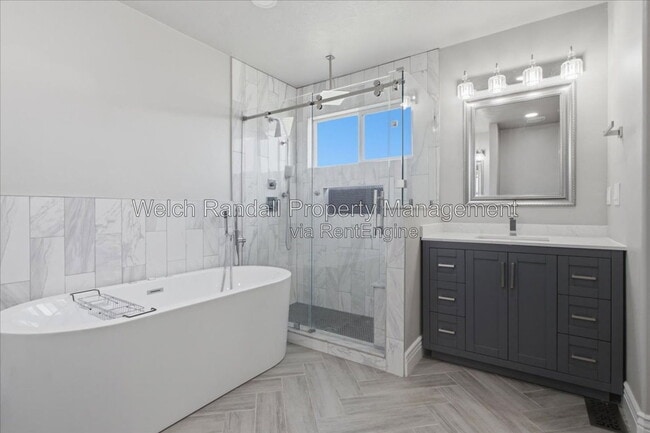 Building Photo - 2106 E Sunnyvale Dr