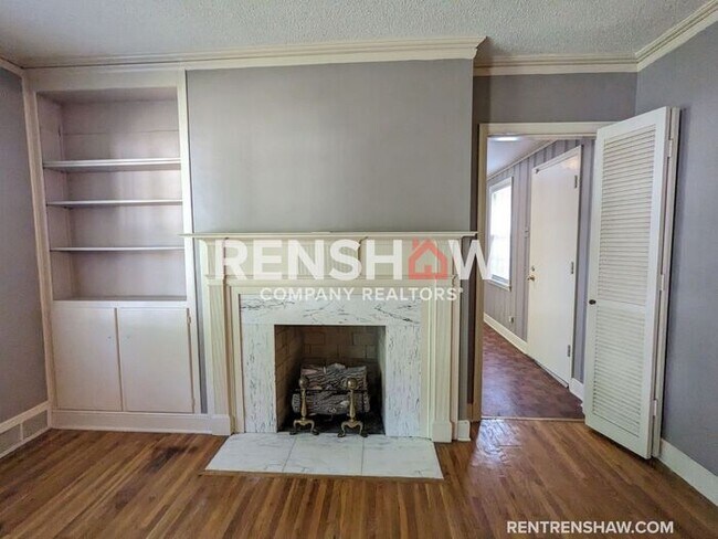 Building Photo - Convenient, 3/2 Home In East Memphis Now A...
