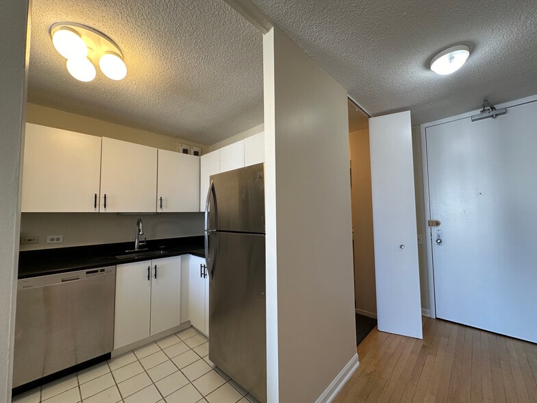 Building Photo - 405 N Wabash Ave