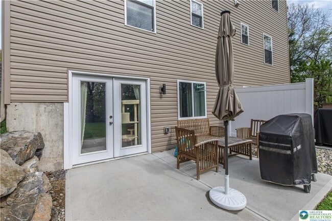 Building Photo - 221 Craig Ave