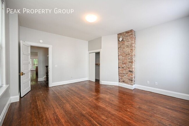 Building Photo - 411 Ada St