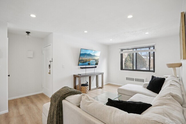 Building Photo - 23 Lawrence Dr