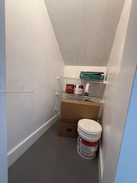 Building Photo - 515 W Park Dr