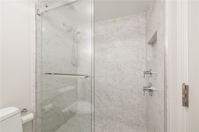 Building Photo - 1397 East Ave