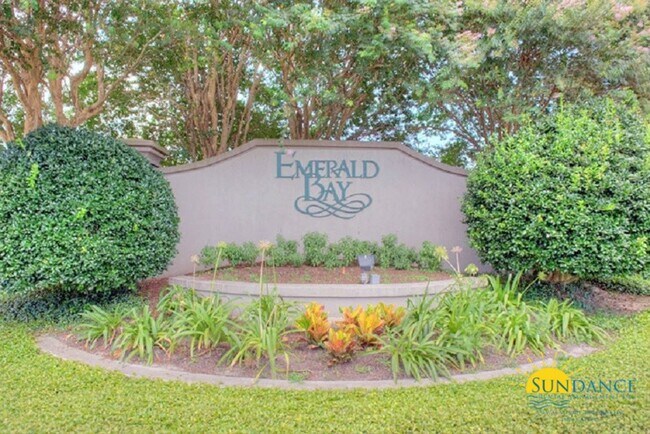 Building Photo - Custom Furnished 4 bed 3.5 bath in Emerald Bay!
