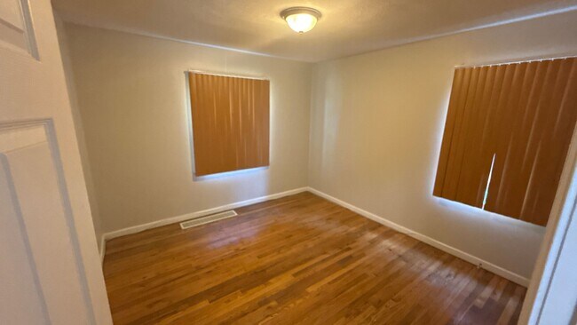 Building Photo - Single family