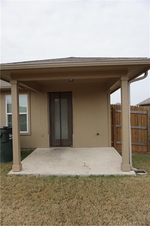 Building Photo - 4 Bed, No Carpet Home in Kyle, Available for July Move-In