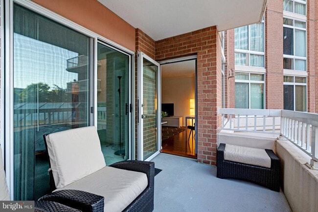 Building Photo - 3101 N Hampton Dr